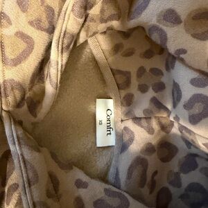 Comfrt Leopard Print Fleece-Lined Women's Sweater - Taupe